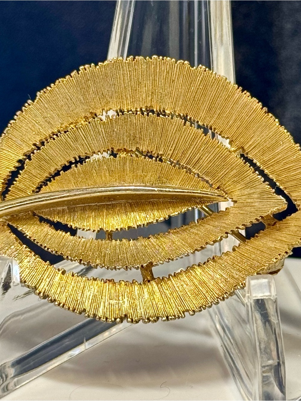JJ Elegant Gold-Tone Textured Leaf Vintage Brooch